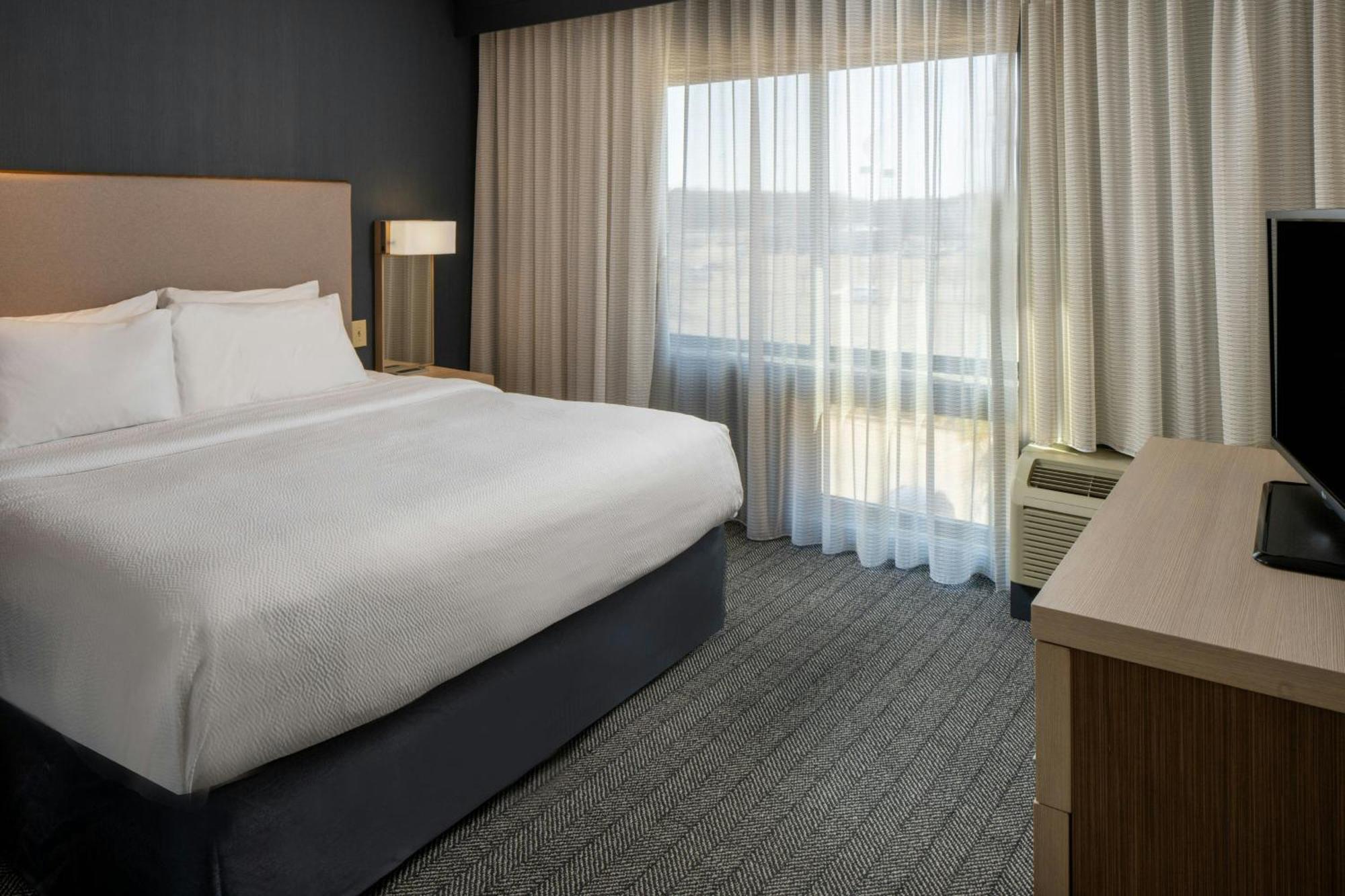 Courtyard By Marriott Jackson Airport/Pearl Hotel Exterior foto