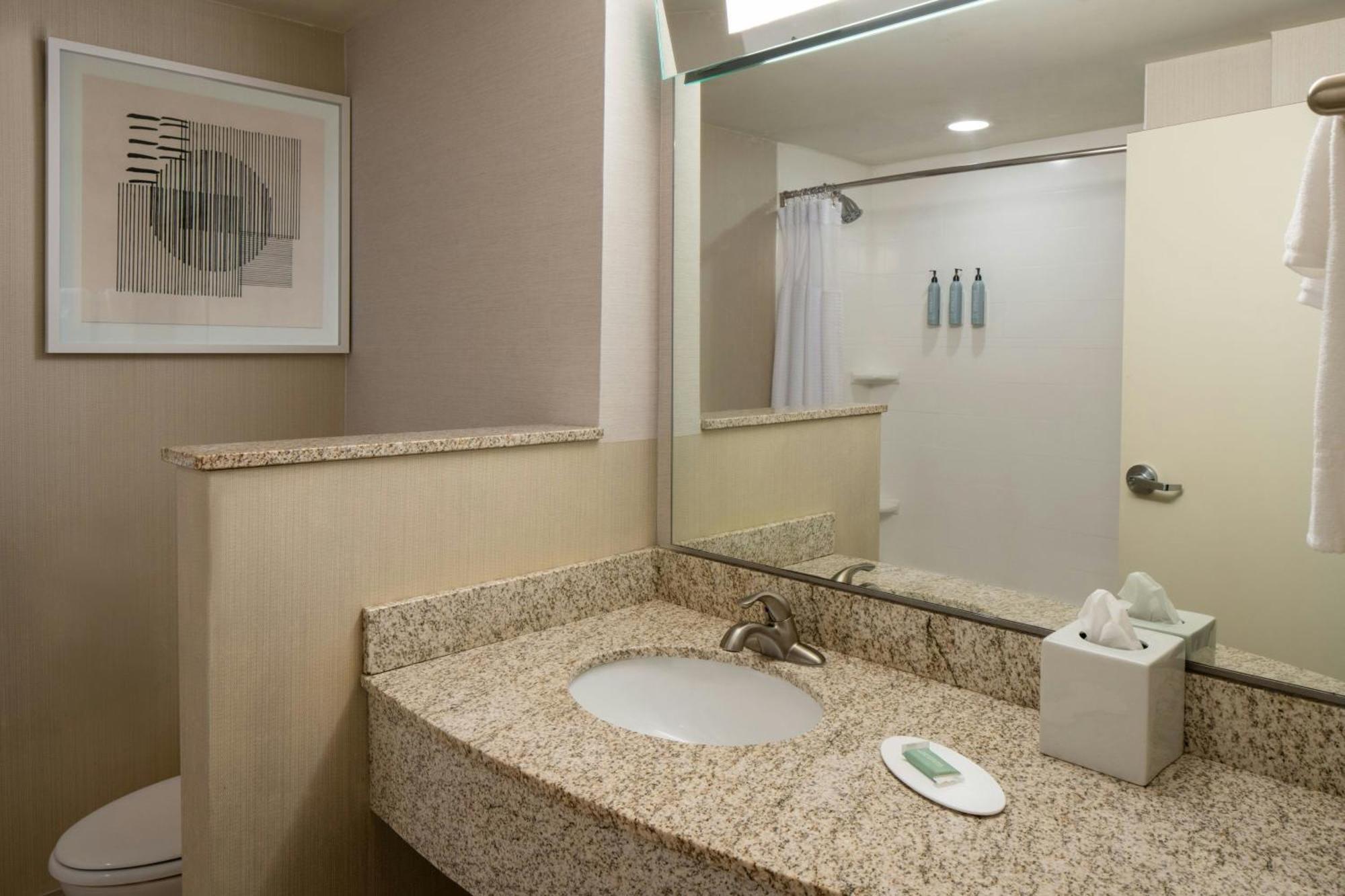 Courtyard By Marriott Jackson Airport/Pearl Hotel Exterior foto