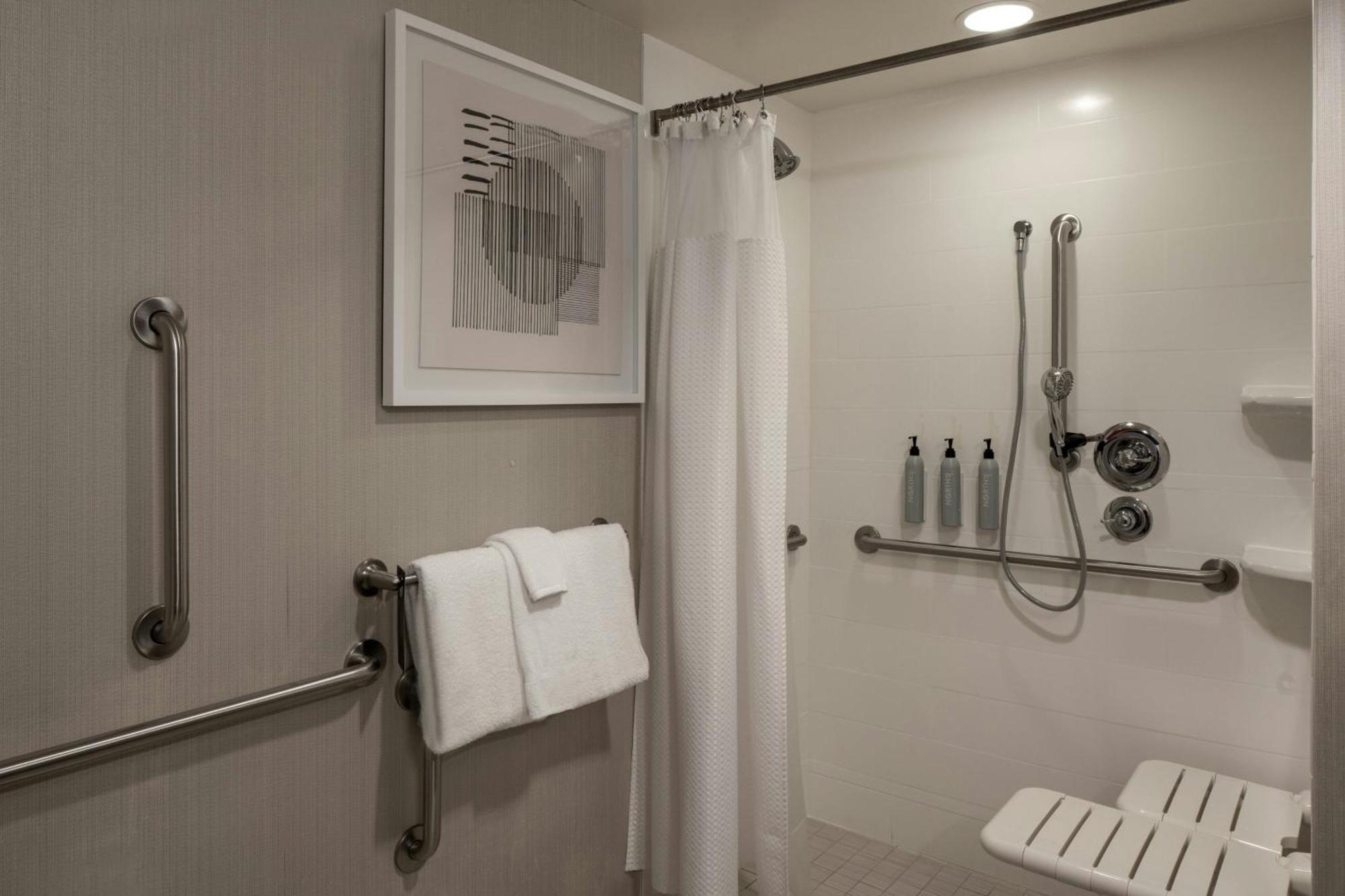 Courtyard By Marriott Jackson Airport/Pearl Hotel Exterior foto